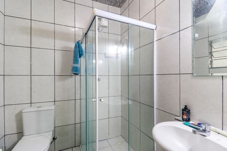 Casa à venda com 100m², 3 quartos e 4 vagas Casa à venda com 100m², 3 quartos e 4 vagasBanheiro da Suíte