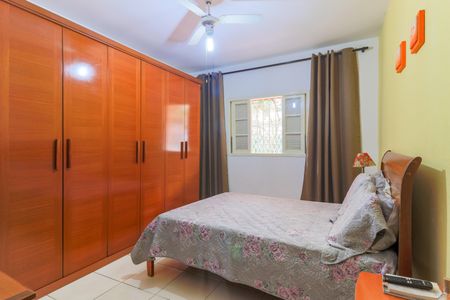 Casa à venda com 100m², 3 quartos e 4 vagas Casa à venda com 100m², 3 quartos e 4 vagasQuarto 1