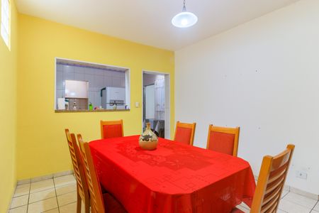 Casa à venda com 100m², 3 quartos e 4 vagas Casa à venda com 100m², 3 quartos e 4 vagasSala de Jantar