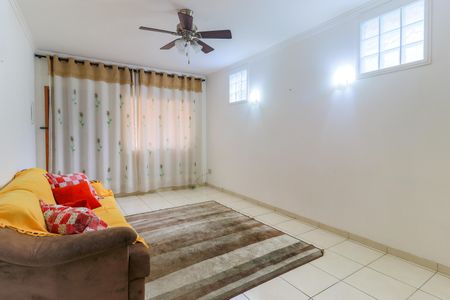 Casa à venda com 100m², 3 quartos e 4 vagas Casa à venda com 100m², 3 quartos e 4 vagasSala