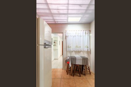 Casa à venda com 100m², 3 quartos e 4 vagas Casa à venda com 100m², 3 quartos e 4 vagasCozinha