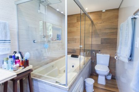 Casa de condomínio à venda com 384m², 4 quartos e 4 vagasBanheiro da Suíte