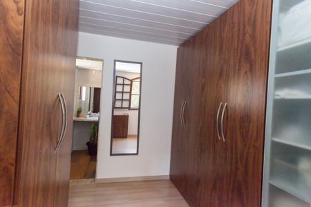 Casa de condomínio à venda com 384m², 4 quartos e 4 vagasCloset da suíte