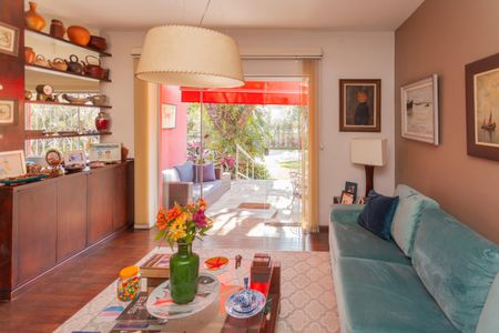 Casa à venda com 270m², 4 quartos e 4 vagasSala