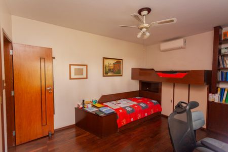 Casa à venda com 270m², 4 quartos e 4 vagasQuarto 2