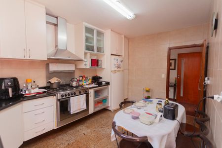 Casa à venda com 270m², 4 quartos e 4 vagasCozinha