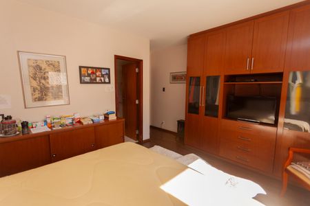 Casa à venda com 270m², 4 quartos e 4 vagasSuíte 3