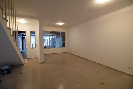 Casa à venda com 120m², 3 quartos e 2 vagas Casa à venda com 120m², 3 quartos e 2 vagasSala