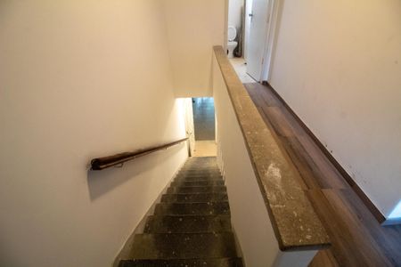 Casa à venda com 120m², 3 quartos e 2 vagas Casa à venda com 120m², 3 quartos e 2 vagasEscada