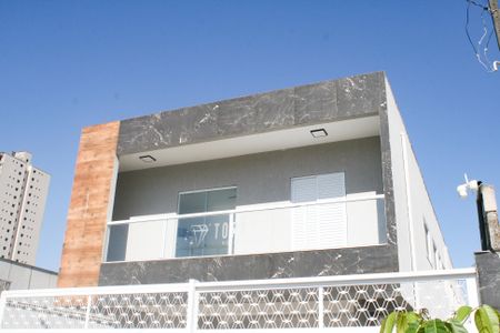 Casa de condomínio para alugar com 80m², 2 quartos e 1 vaga Casa de condomínio para alugar com 80m², 2 quartos e 1 vagaFachada