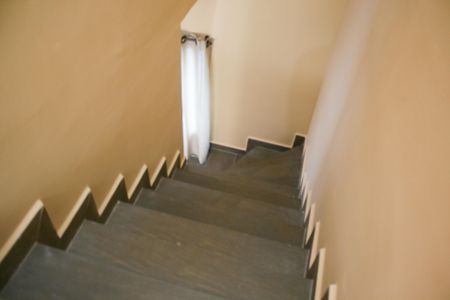 Casa de condomínio para alugar com 80m², 2 quartos e 1 vaga Casa de condomínio para alugar com 80m², 2 quartos e 1 vagaEscada