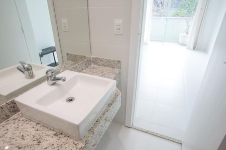 Casa de condomínio à venda com 177m², 5 quartos e 2 vagas Casa de condomínio à venda com 177m², 5 quartos e 2 vagasBanheiro do Quarto