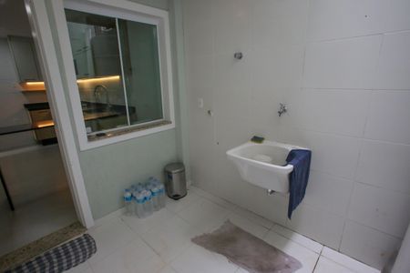 Casa de condomínio à venda com 177m², 5 quartos e 2 vagas Casa de condomínio à venda com 177m², 5 quartos e 2 vagasÁrea de Serviço