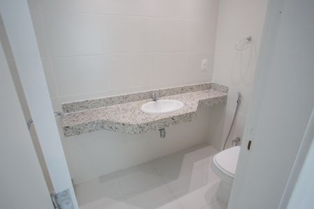 Casa de condomínio à venda com 177m², 5 quartos e 2 vagas Casa de condomínio à venda com 177m², 5 quartos e 2 vagasBanheiro do Quarto 2