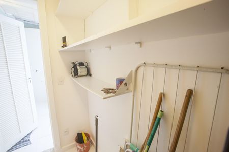 Casa de condomínio à venda com 177m², 5 quartos e 2 vagas Casa de condomínio à venda com 177m², 5 quartos e 2 vagasQuarto de Serviço