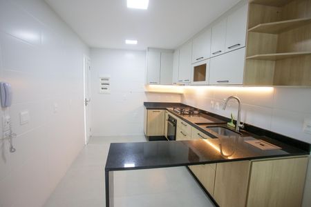 Casa de condomínio à venda com 177m², 5 quartos e 2 vagas Casa de condomínio à venda com 177m², 5 quartos e 2 vagasCozinha