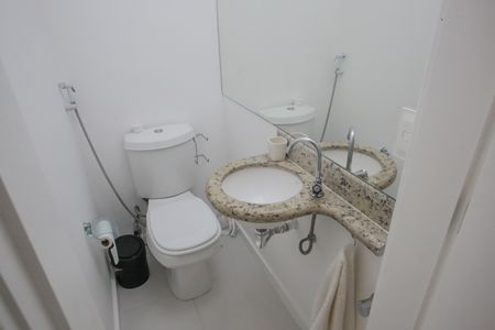 Casa de condomínio à venda com 177m², 5 quartos e 2 vagas Casa de condomínio à venda com 177m², 5 quartos e 2 vagasLavabo da Sala