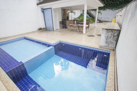 Casa de condomínio à venda com 177m², 5 quartos e 2 vagas Casa de condomínio à venda com 177m², 5 quartos e 2 vagasÁrea comum