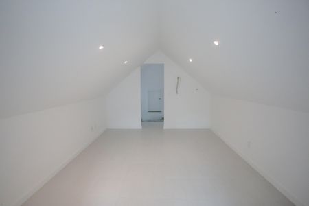 Casa de condomínio à venda com 177m², 5 quartos e 2 vagas Casa de condomínio à venda com 177m², 5 quartos e 2 vagasQuarto 5