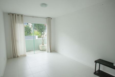 Casa de condomínio à venda com 177m², 5 quartos e 2 vagas Casa de condomínio à venda com 177m², 5 quartos e 2 vagasQuarto