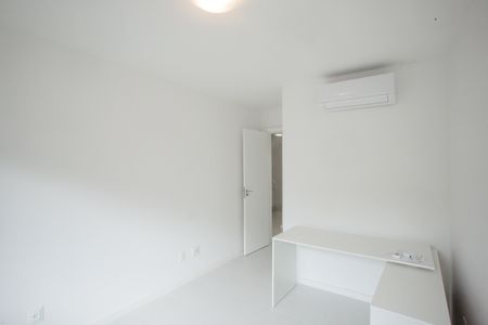 Casa de condomínio à venda com 177m², 5 quartos e 2 vagas Casa de condomínio à venda com 177m², 5 quartos e 2 vagasQuarto 3