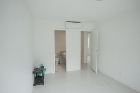 Casa de condomínio à venda com 177m², 5 quartos e 2 vagas Casa de condomínio à venda com 177m², 5 quartos e 2 vagasQuarto