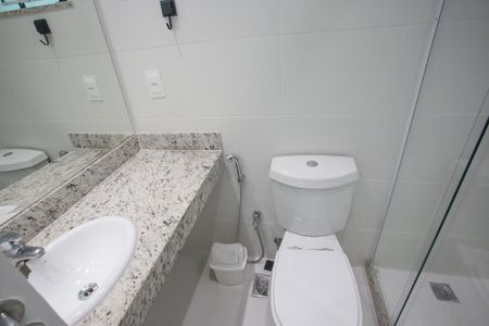 Casa de condomínio à venda com 177m², 5 quartos e 2 vagas Casa de condomínio à venda com 177m², 5 quartos e 2 vagasBanheiro Social