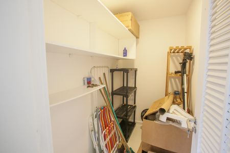 Casa de condomínio à venda com 177m², 5 quartos e 2 vagas Casa de condomínio à venda com 177m², 5 quartos e 2 vagasQuarto de Serviço