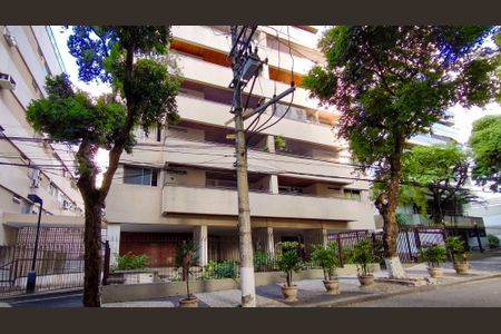 Apartamento à venda com 231m², 4 quartos e 2 vagasFachada e portaria