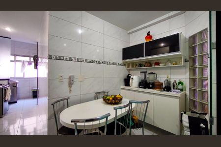 Apartamento à venda com 231m², 4 quartos e 2 vagasCozinha