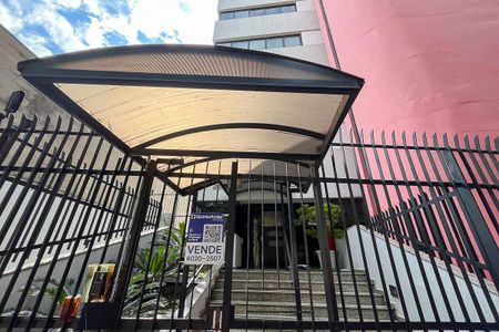 Apartamento à venda com 150m², 4 quartos e 2 vagasFachada + plaquinha