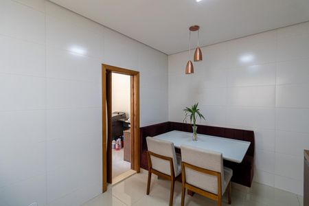 Casa à venda com 172m², 2 quartos e 2 vagas Casa à venda com 172m², 2 quartos e 2 vagasCozinha