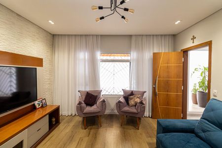 Casa à venda com 172m², 2 quartos e 2 vagas Casa à venda com 172m², 2 quartos e 2 vagasSala