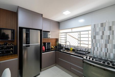 Casa à venda com 172m², 2 quartos e 2 vagas Casa à venda com 172m², 2 quartos e 2 vagasCozinha