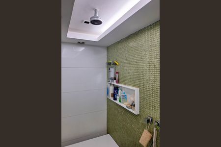 Apartamento à venda com 300m², 4 quartos e 2 vagas Apartamento à venda com 300m², 4 quartos e 2 vagasBanheiro da Suíte