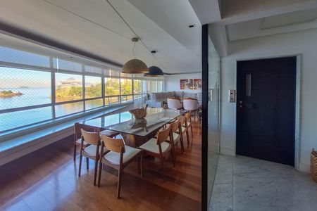 Apartamento à venda com 300m², 4 quartos e 2 vagas Apartamento à venda com 300m², 4 quartos e 2 vagasSala de Jantar