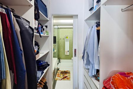 Apartamento à venda com 300m², 4 quartos e 2 vagas Apartamento à venda com 300m², 4 quartos e 2 vagasBanheiro da Suíte