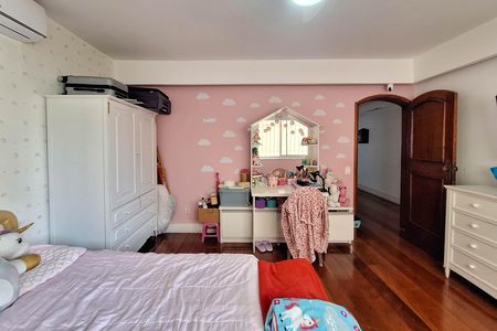 Apartamento à venda com 300m², 4 quartos e 2 vagas Apartamento à venda com 300m², 4 quartos e 2 vagasQuarto 1