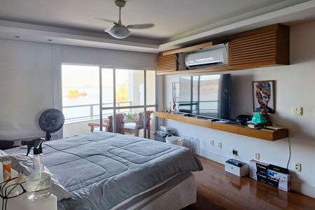 Apartamento à venda com 300m², 4 quartos e 2 vagas Apartamento à venda com 300m², 4 quartos e 2 vagasSuíte