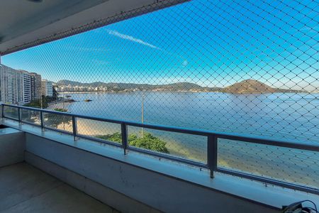 Apartamento à venda com 300m², 4 quartos e 2 vagas Apartamento à venda com 300m², 4 quartos e 2 vagasVaranda da Sala