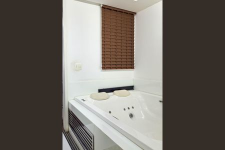 Apartamento à venda com 300m², 4 quartos e 2 vagas Apartamento à venda com 300m², 4 quartos e 2 vagasBanheiro da Suíte