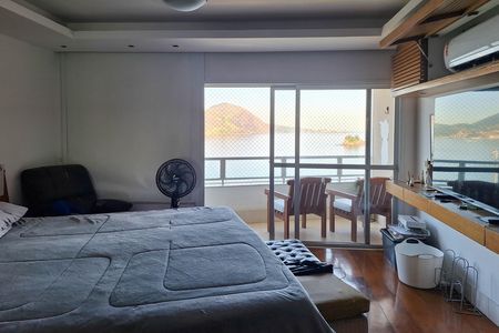 Apartamento à venda com 300m², 4 quartos e 2 vagas Apartamento à venda com 300m², 4 quartos e 2 vagasSuíte