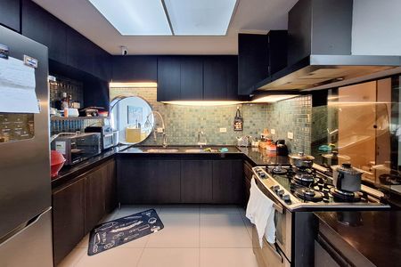 Apartamento à venda com 300m², 4 quartos e 2 vagas Apartamento à venda com 300m², 4 quartos e 2 vagasCozinha