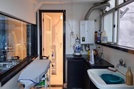 Apartamento à venda com 300m², 4 quartos e 2 vagas Apartamento à venda com 300m², 4 quartos e 2 vagasÁrea de Serviço