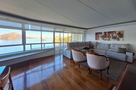 Apartamento à venda com 300m², 4 quartos e 2 vagas Apartamento à venda com 300m², 4 quartos e 2 vagasSala
