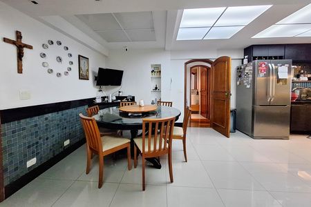 Apartamento à venda com 300m², 4 quartos e 2 vagas Apartamento à venda com 300m², 4 quartos e 2 vagasCozinha