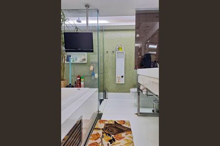 Apartamento à venda com 300m², 4 quartos e 2 vagas Apartamento à venda com 300m², 4 quartos e 2 vagasBanheiro da Suíte