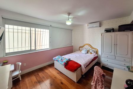 Apartamento à venda com 300m², 4 quartos e 2 vagas Apartamento à venda com 300m², 4 quartos e 2 vagasQuarto 1