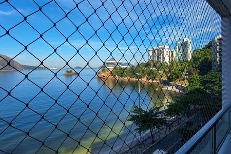 Apartamento à venda com 300m², 4 quartos e 2 vagas Apartamento à venda com 300m², 4 quartos e 2 vagasVista da Suíte