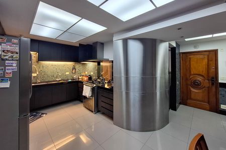 Apartamento à venda com 300m², 4 quartos e 2 vagas Apartamento à venda com 300m², 4 quartos e 2 vagasCozinha